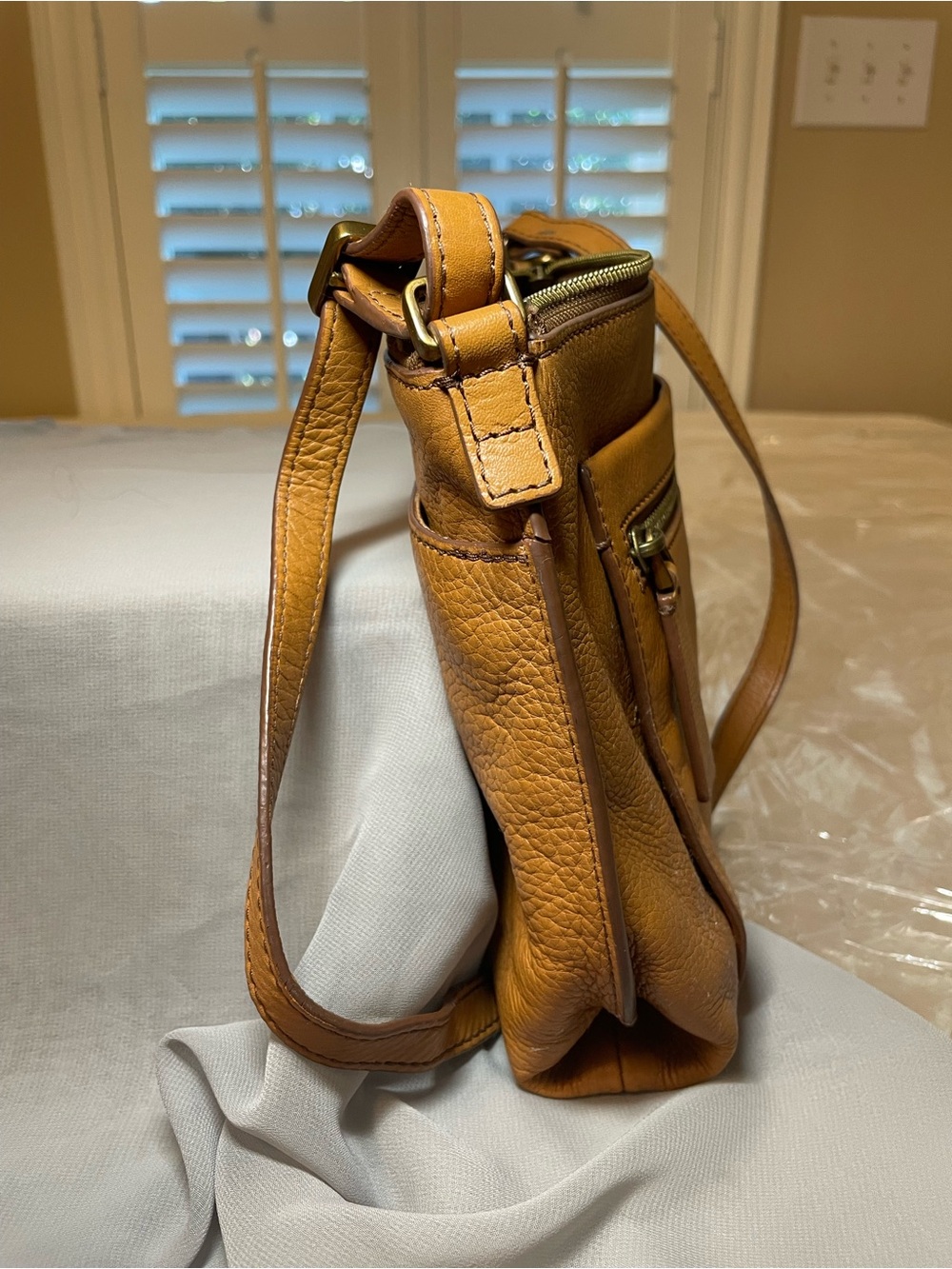 Fossil Cowhide Pebble Leather Shoulder HandBag in Tan Brown with front zipper - Picture 5 of 16